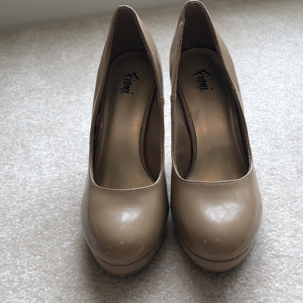 Neutral platform pumps